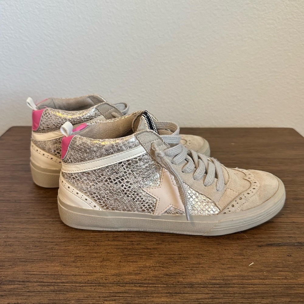 ShuShop Size 7 Paulina Sneaker Off White Silver Snakeskin Hot Pink Accent